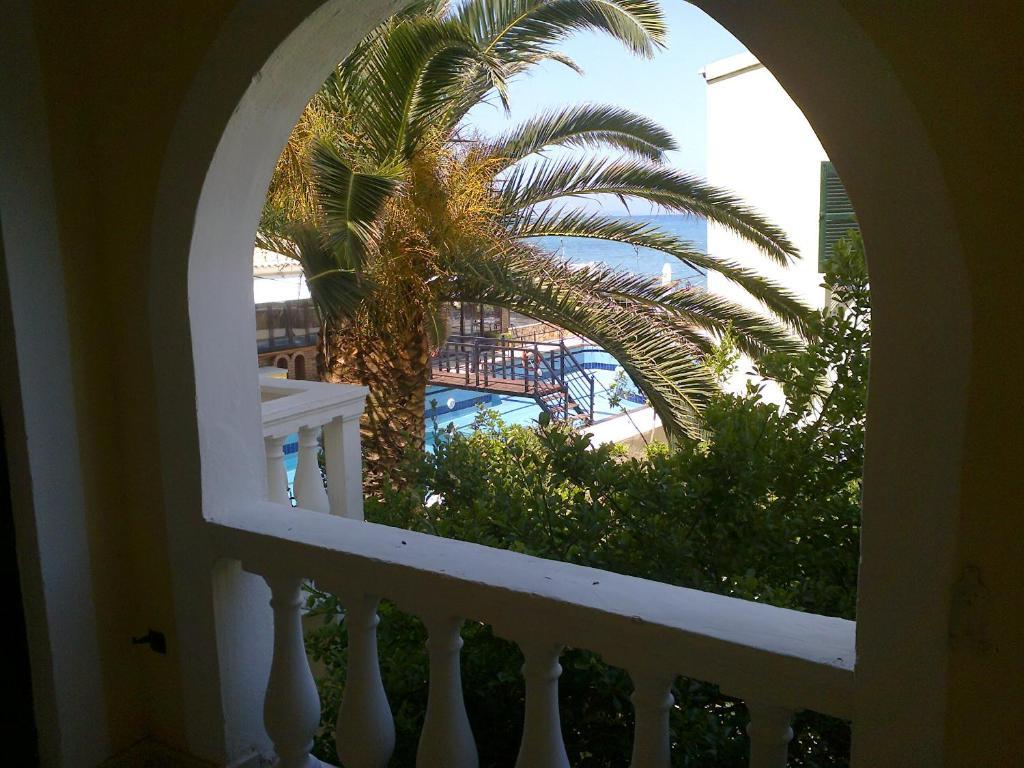 Front Salvanos Hotel apartamentowy