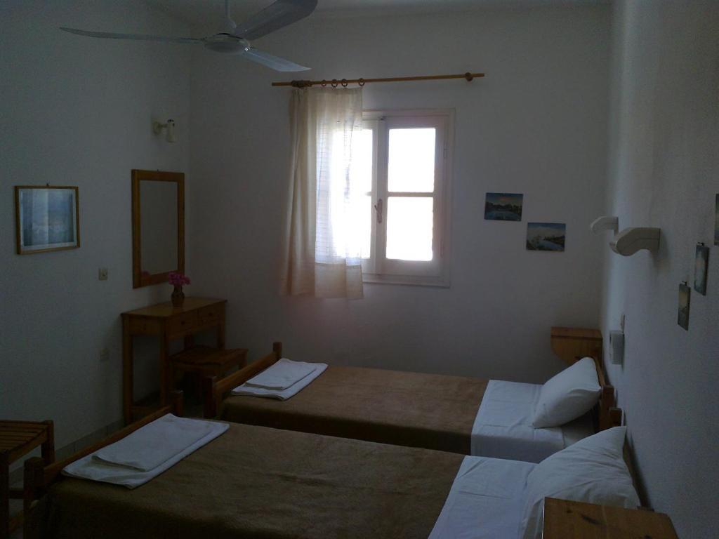 Front Salvanos Hotel apartamentowy Acharavi (Corfu)