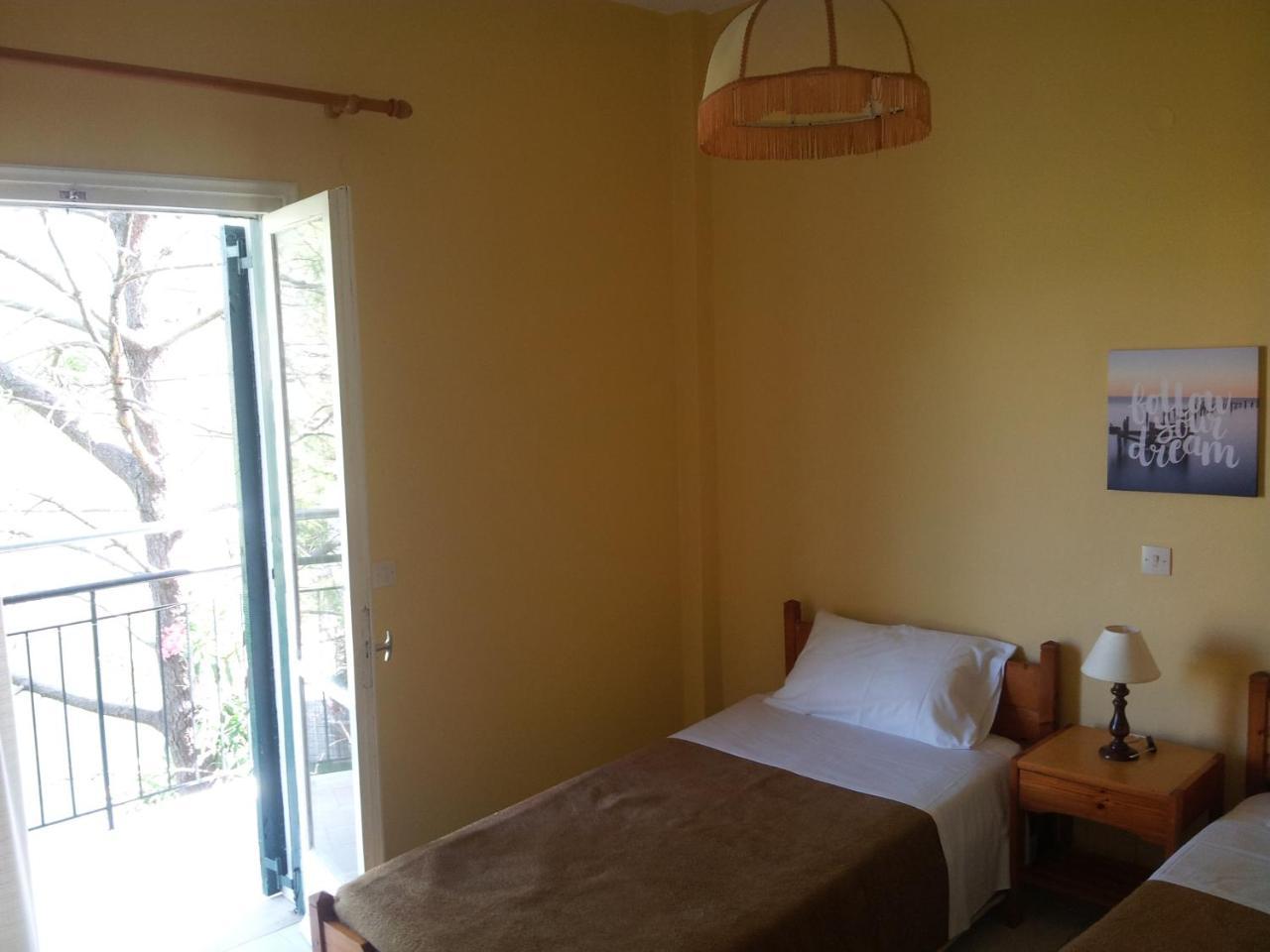 Front Salvanos Hotel apartamentowy