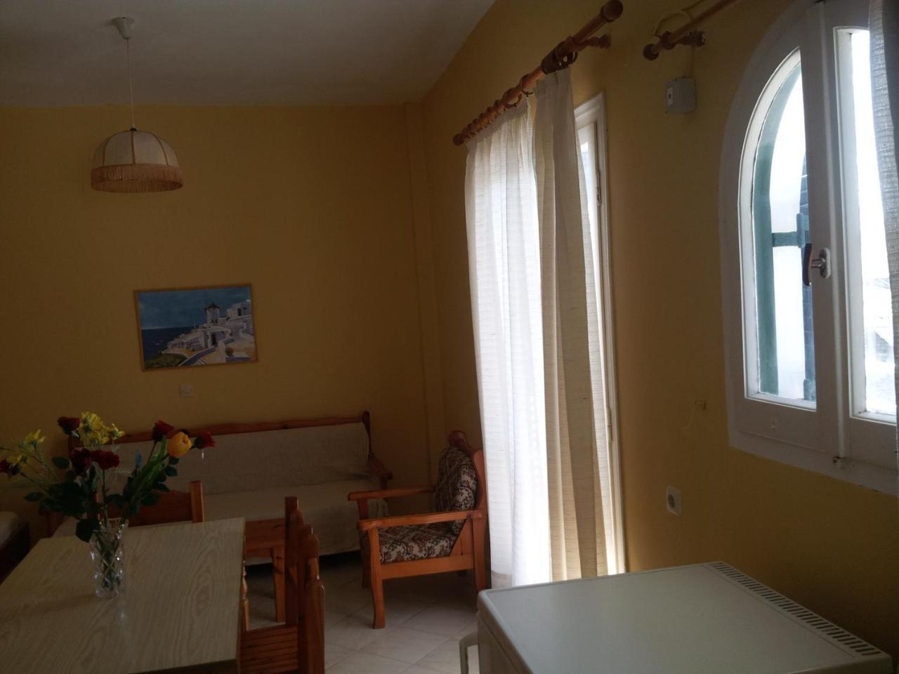 Front Salvanos Hotel apartamentowy Acharavi (Corfu)